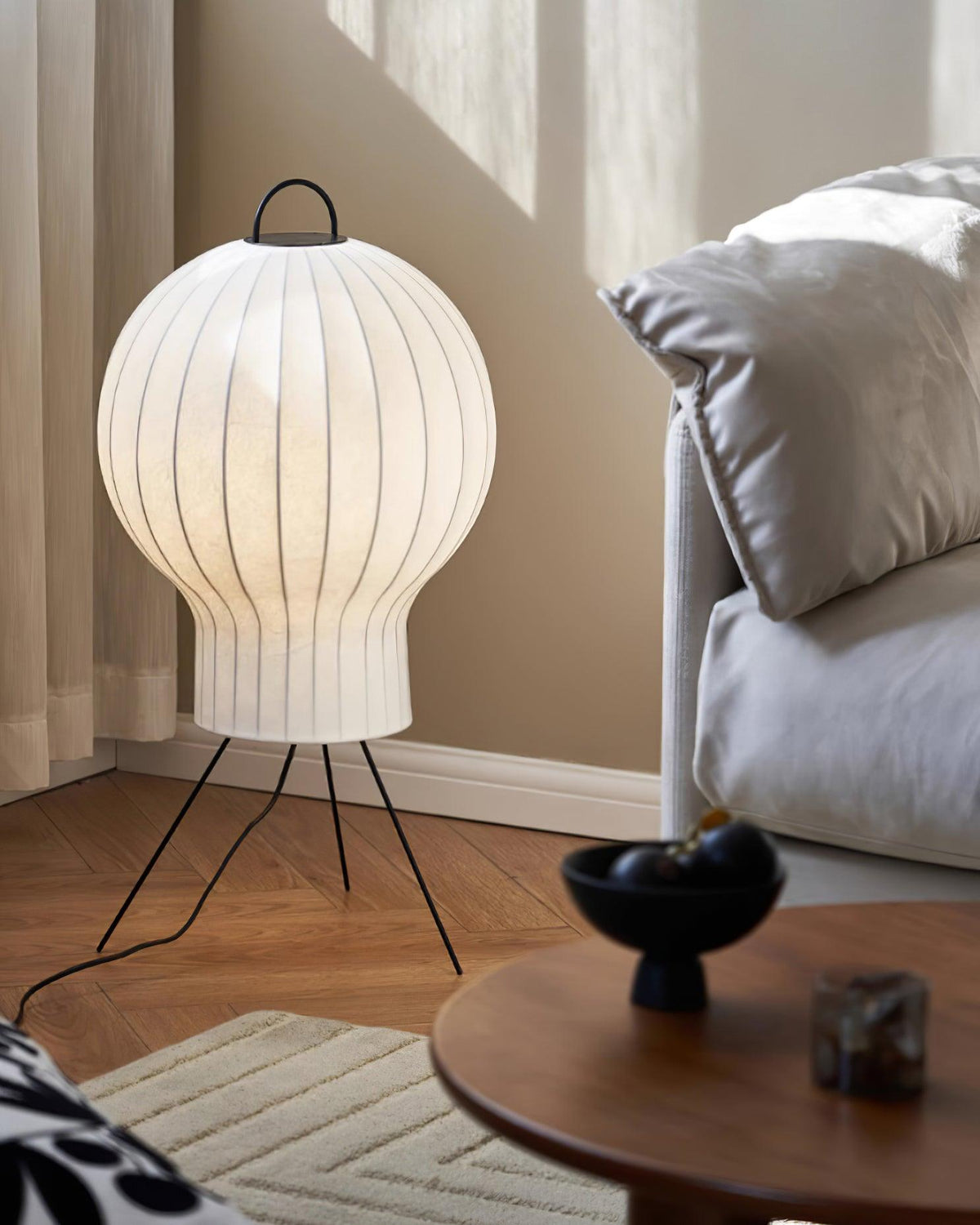 Balloon Stehleuchte aus Seide im minimalistischen Stil