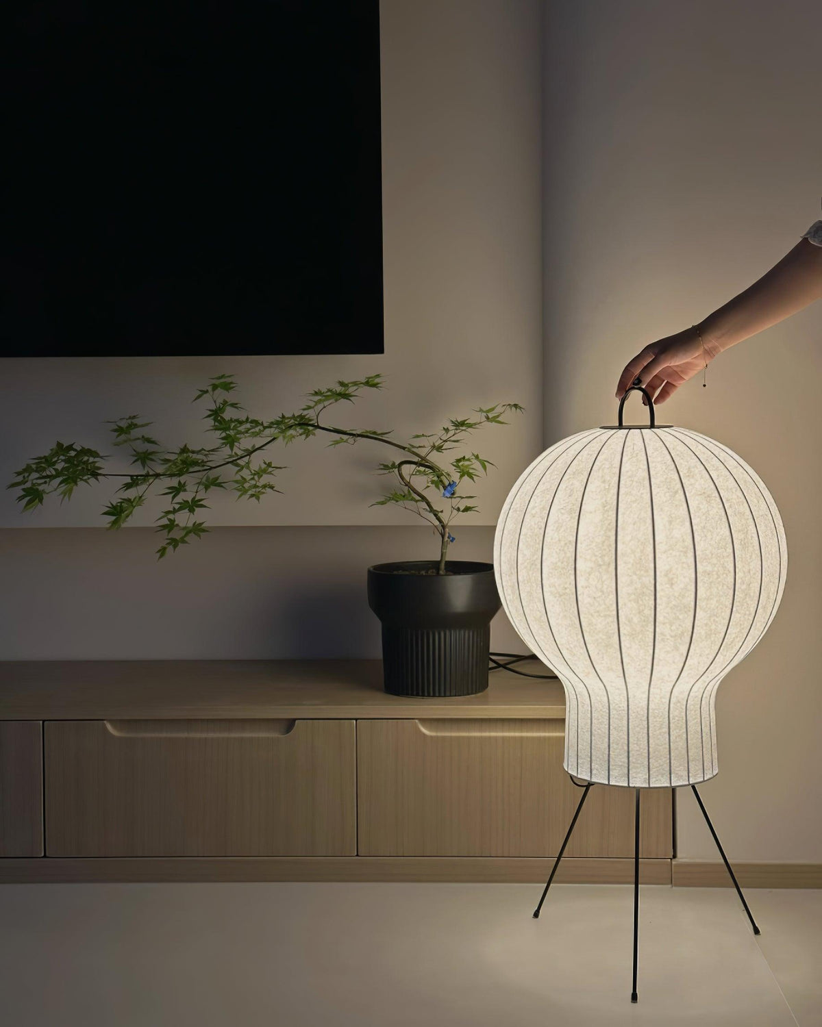 Balloon Stehleuchte aus Seide im minimalistischen Stil