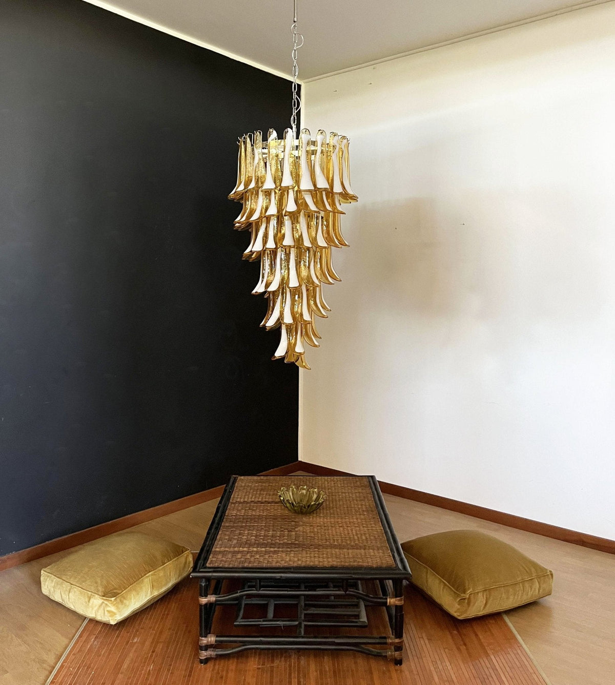 Lumenaine Kronleuchter in Bernsteinfarben und Weiß aus Murano mit Spiralblüten