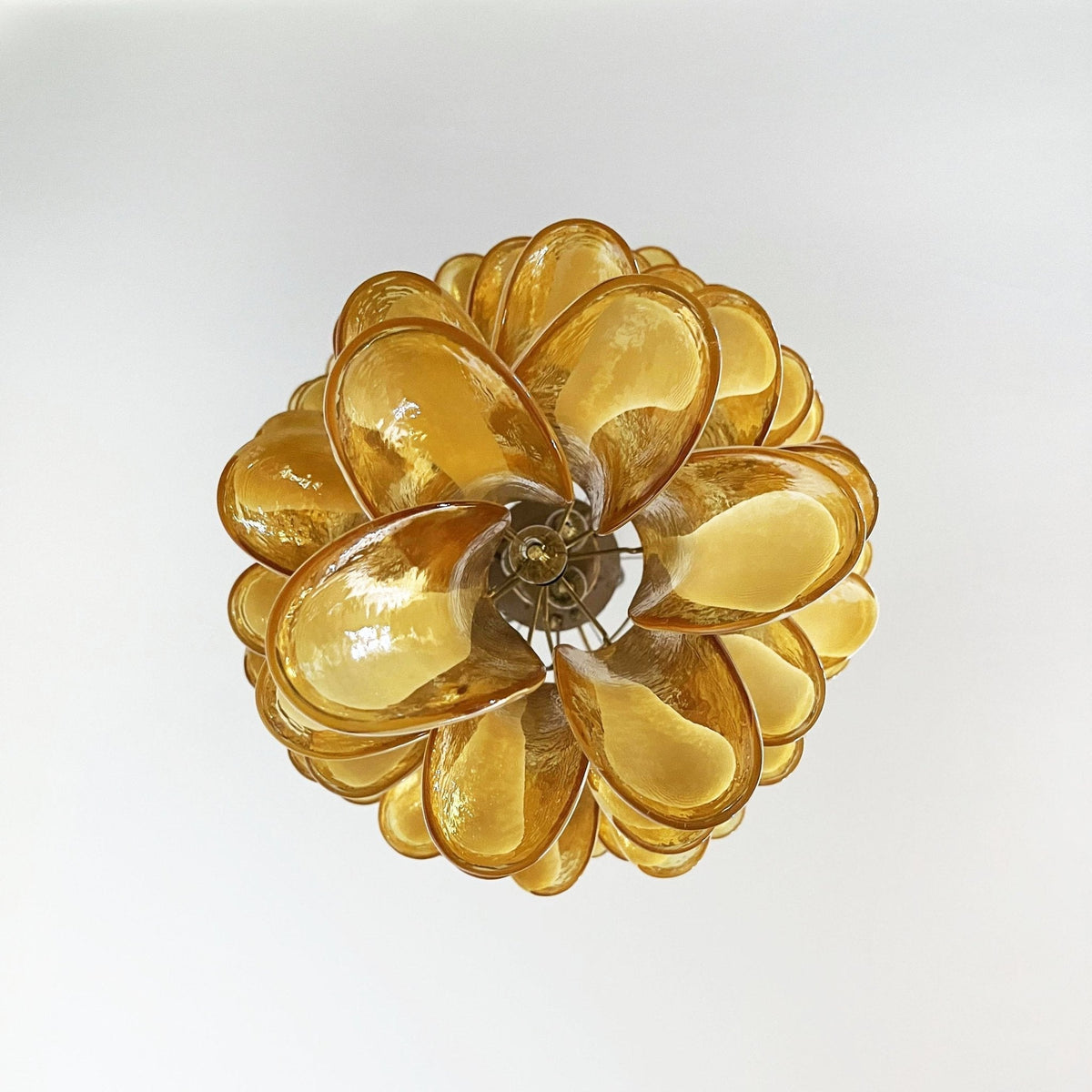 Lumenaine Kronleuchter in Bernsteinfarben und Weiß aus Murano mit Spiralblüten
