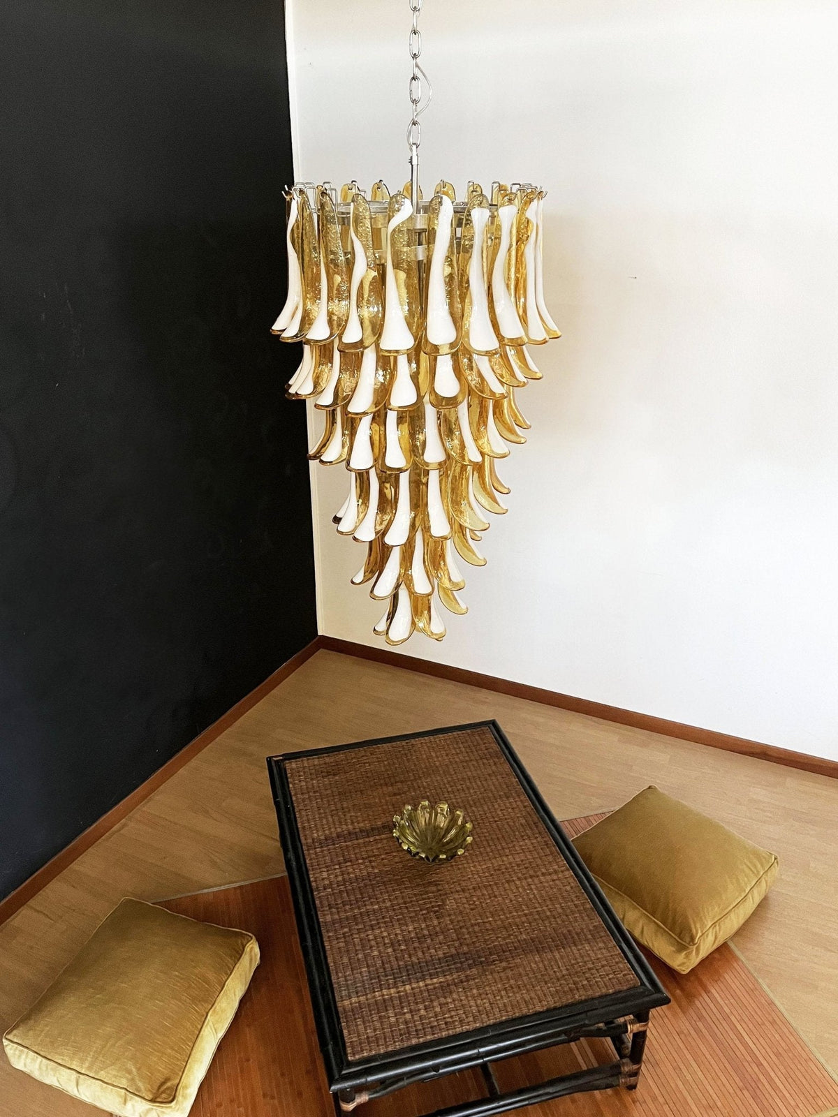 Lumenaine Kronleuchter in Bernsteinfarben und Weiß aus Murano mit Spiralblüten