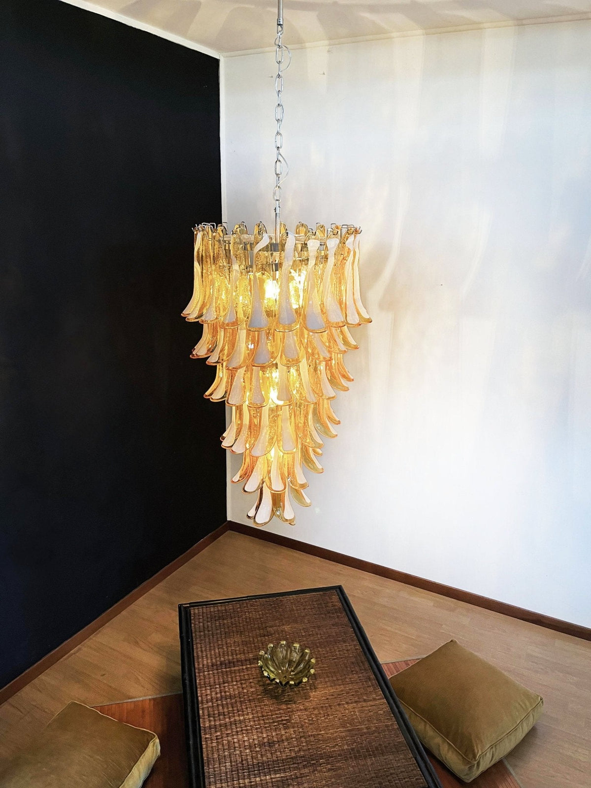 Lumenaine Kronleuchter in Bernsteinfarben und Weiß aus Murano mit Spiralblüten