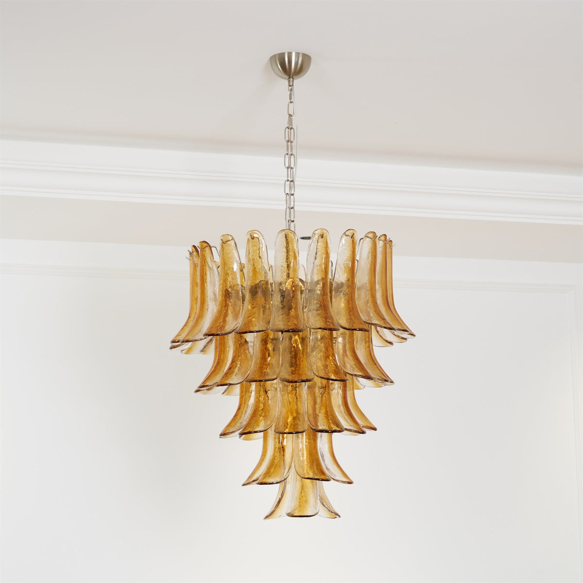 Liorisissa Kronleuchter Bernsteinfarben Lily Murano-Glas gestaffelter Mittelpunkt