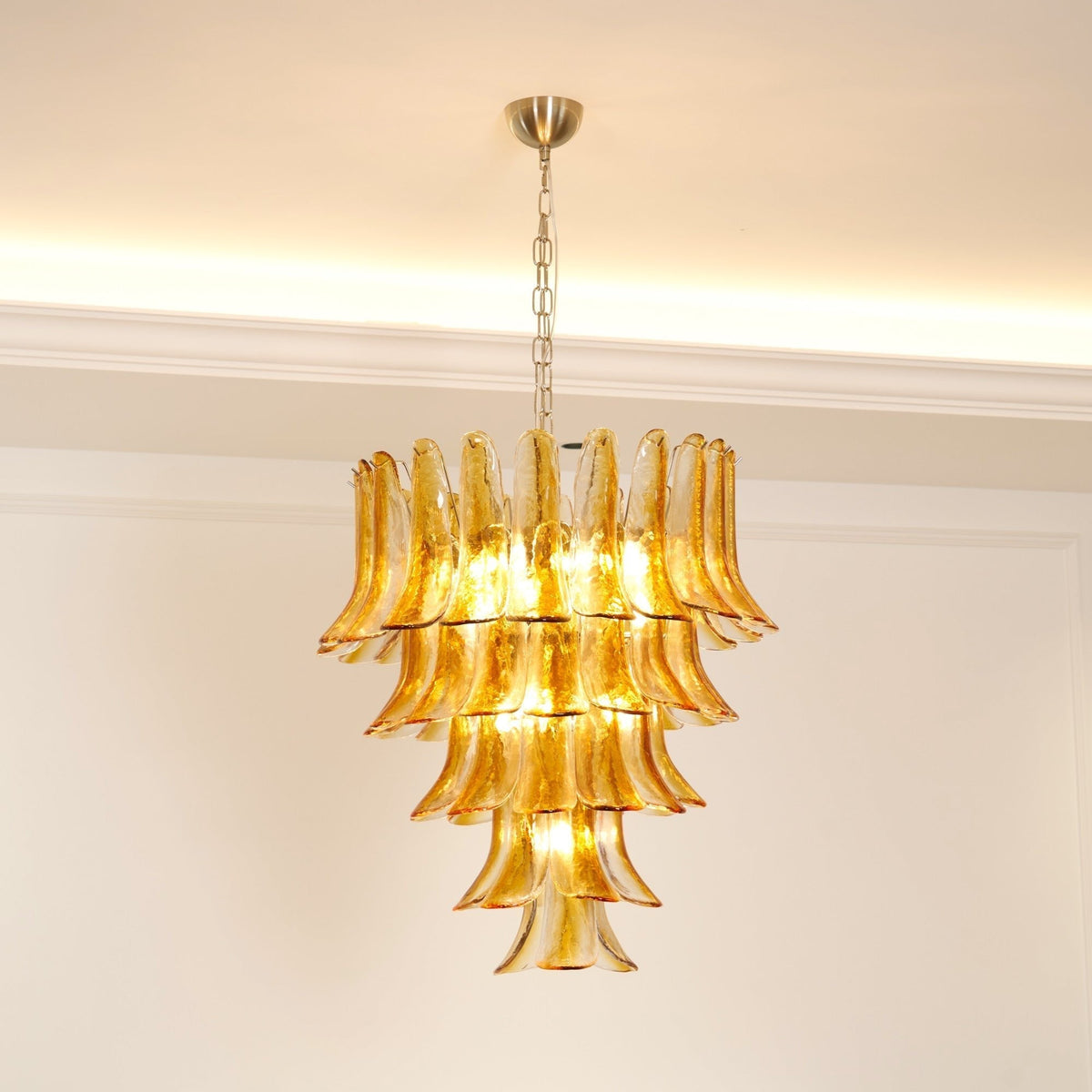 Liorisissa Kronleuchter Bernsteinfarben Lily Murano-Glas gestaffelter Mittelpunkt