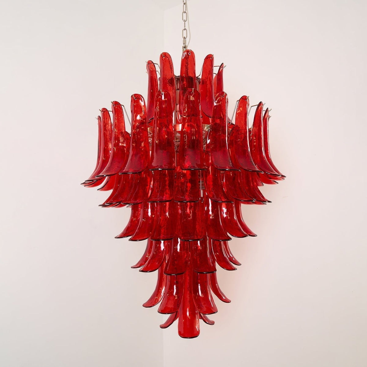 Celuena Kronleuchter mit karminroten Murano-Blütenblättern – Ausdrucksstarkes Kunstglas