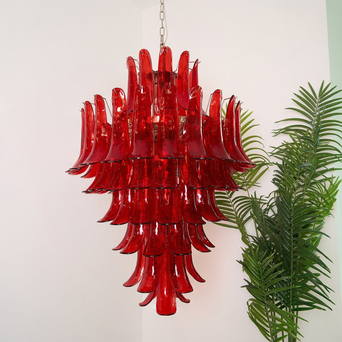 Celuena Kronleuchter mit karminroten Murano-Blütenblättern – Ausdrucksstarkes Kunstglas