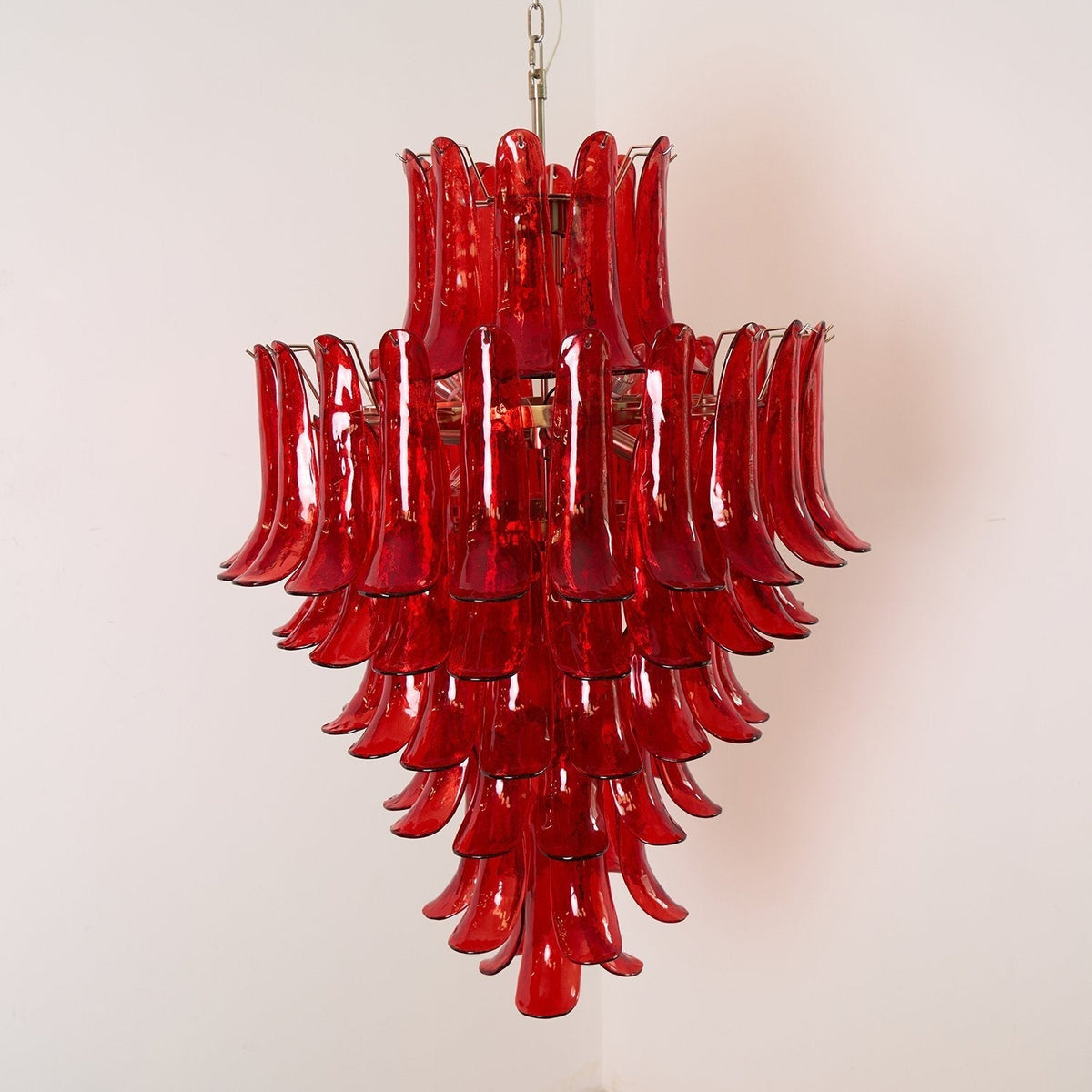 Celuena Kronleuchter mit karminroten Murano-Blütenblättern – Ausdrucksstarkes Kunstglas