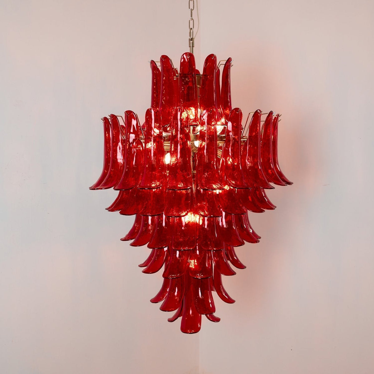 Celuena Kronleuchter mit karminroten Murano-Blütenblättern – Ausdrucksstarkes Kunstglas