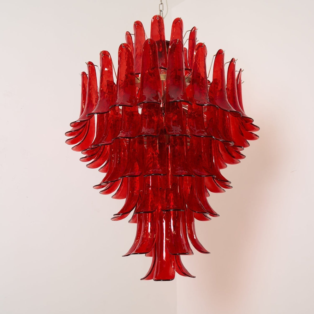 Celuena Kronleuchter mit karminroten Murano-Blütenblättern – Ausdrucksstarkes Kunstglas