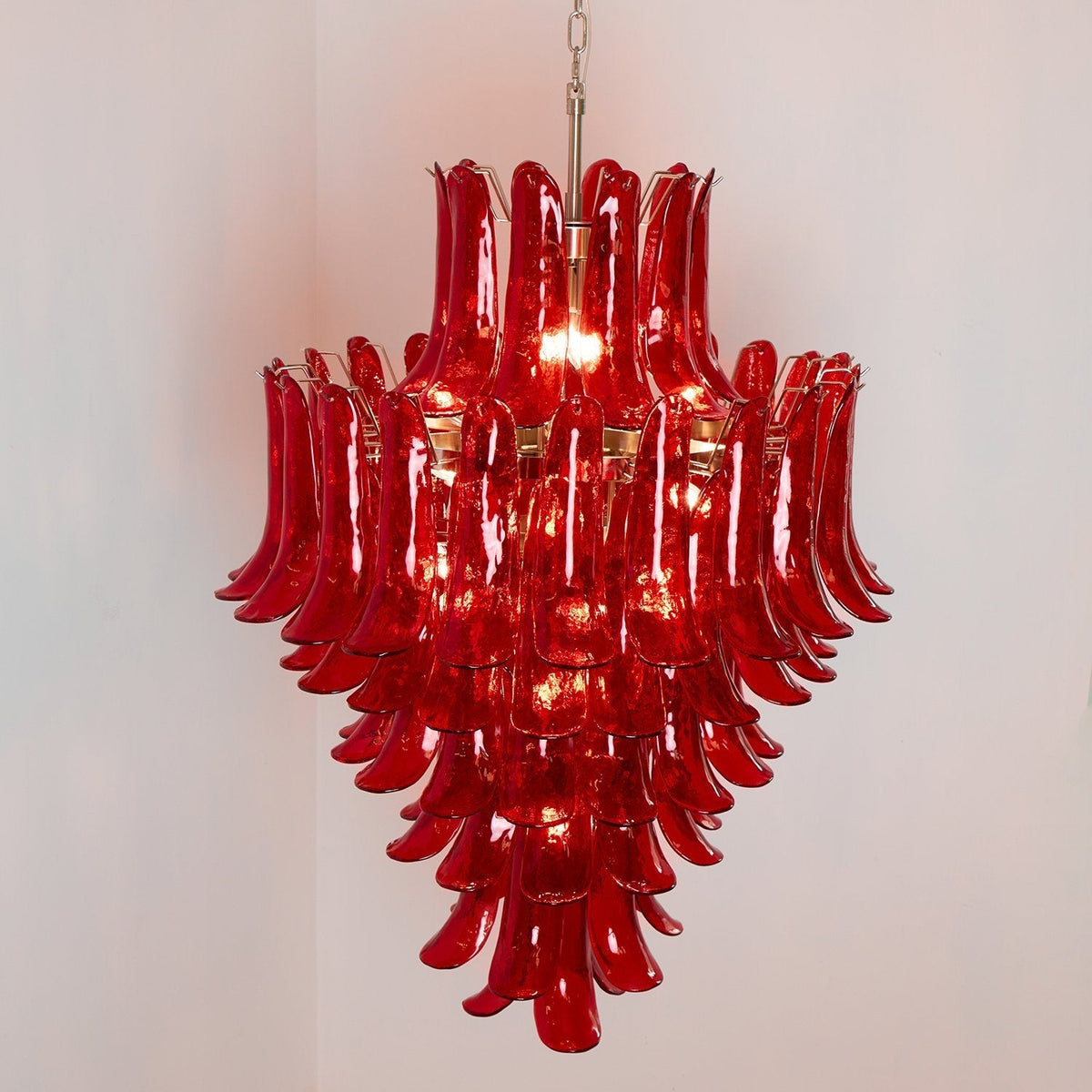 Celuena Kronleuchter mit karminroten Murano-Blütenblättern – Ausdrucksstarkes Kunstglas