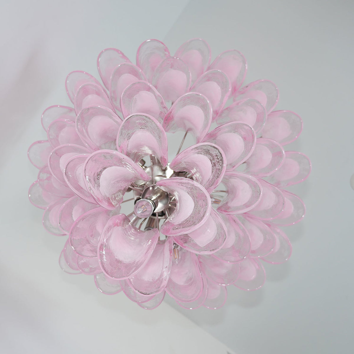 Velorira Kronleuchter aus rosa Murano-Glasblütenblättern in Kaskadenform