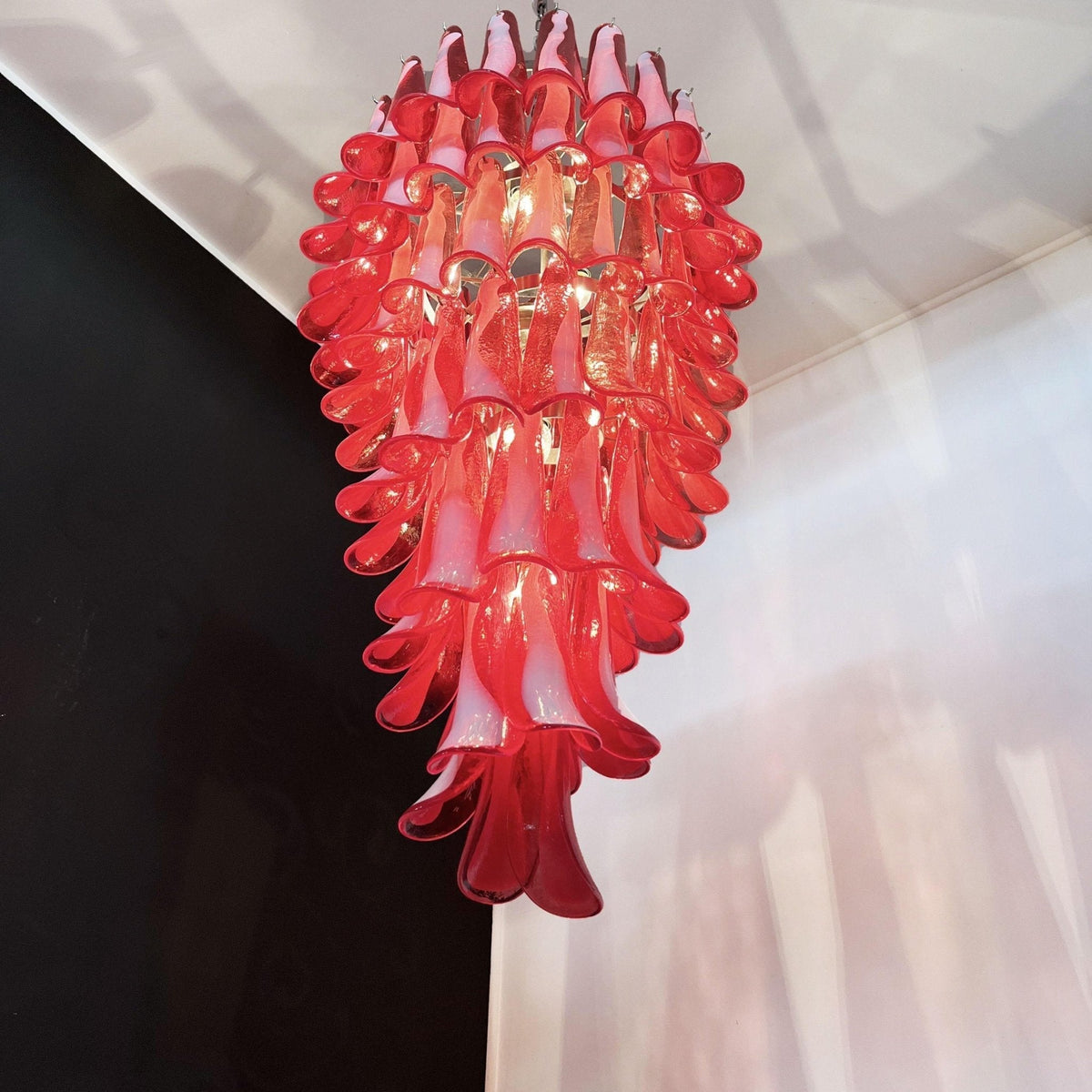 Viraisira Kronleuchter Rot Weiß Murano Spiralförmige Blütenblätter