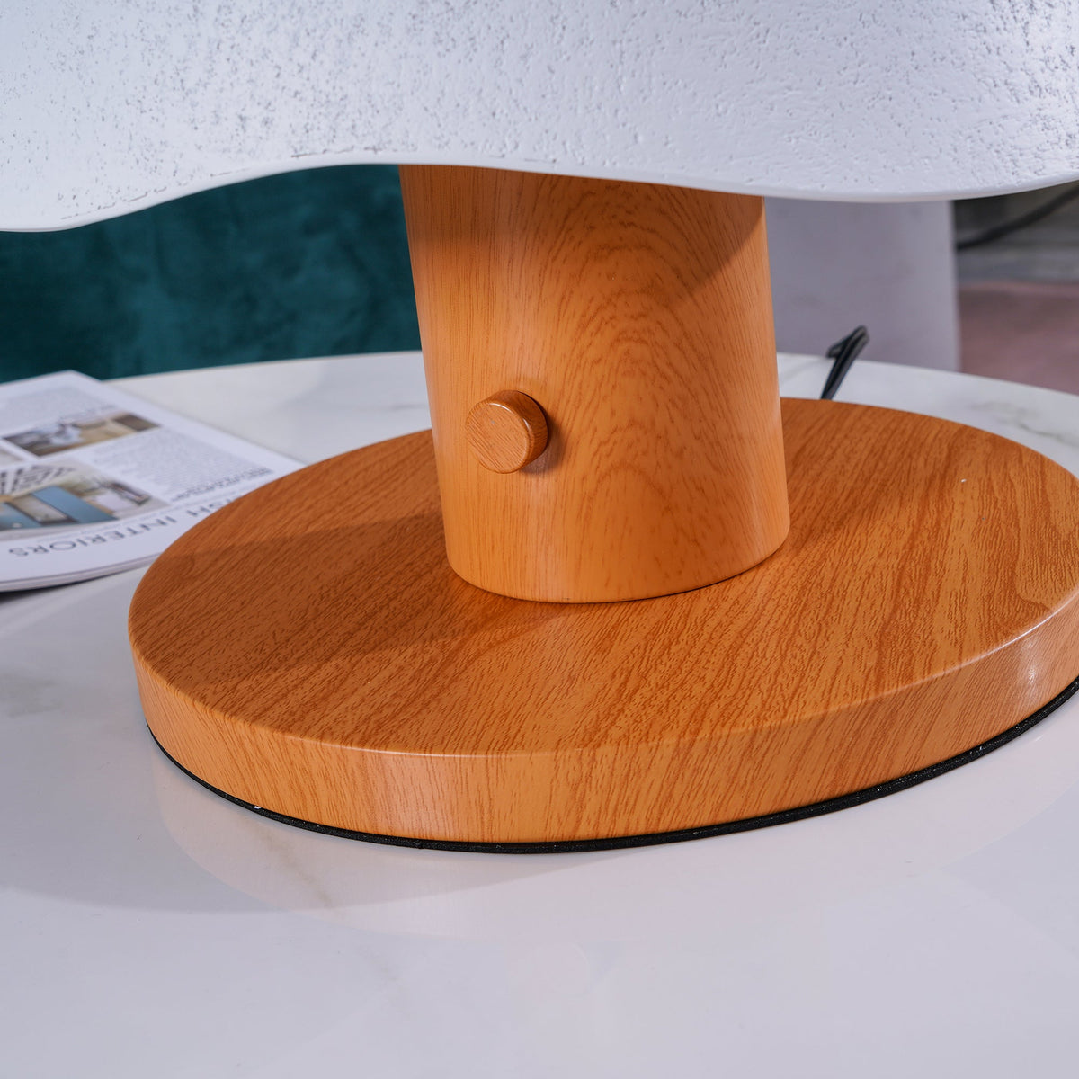 Wond Tischleuchte aus Kunstharz und Holz