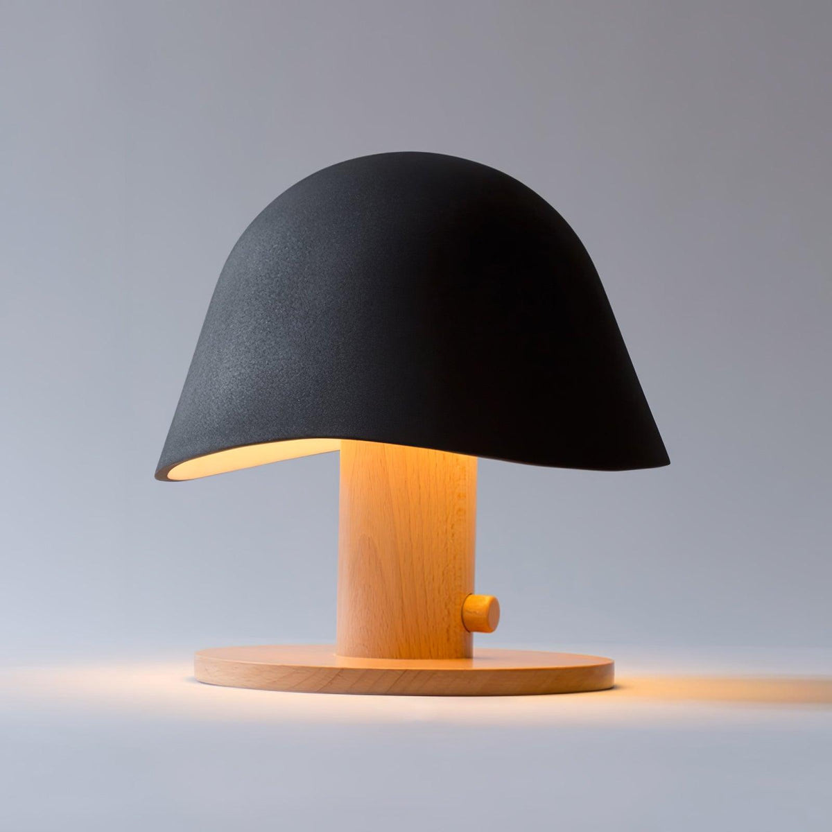 Wond Tischleuchte aus Kunstharz und Holz