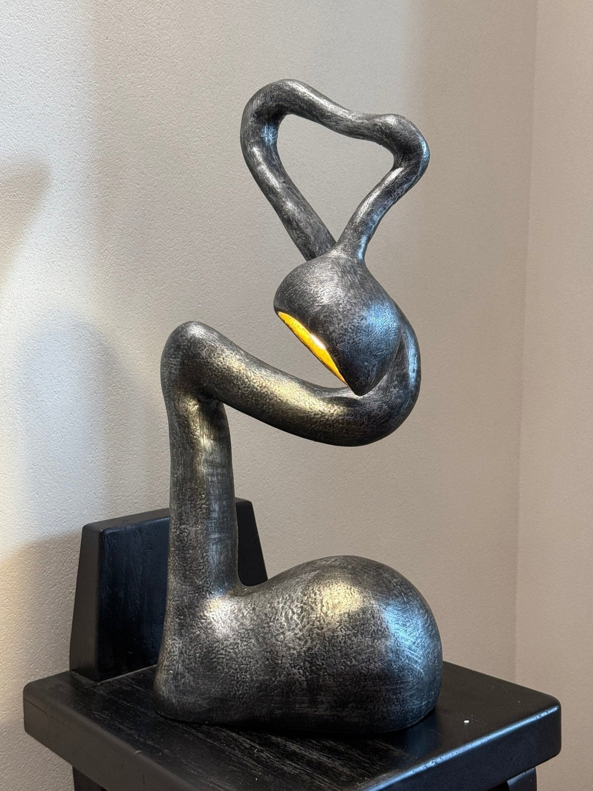 Twist Schwarz Skulpturale Tischleuchte