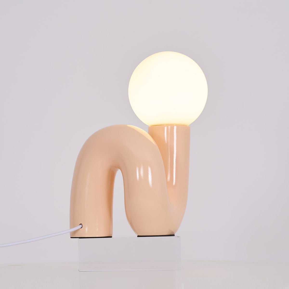 Soreeon Tischlampe Playful N-Form in Weiß