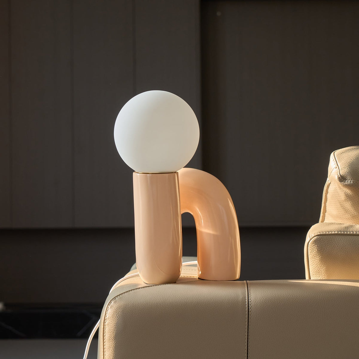Soreeon Tischlampe Playful N-Form in Weiß