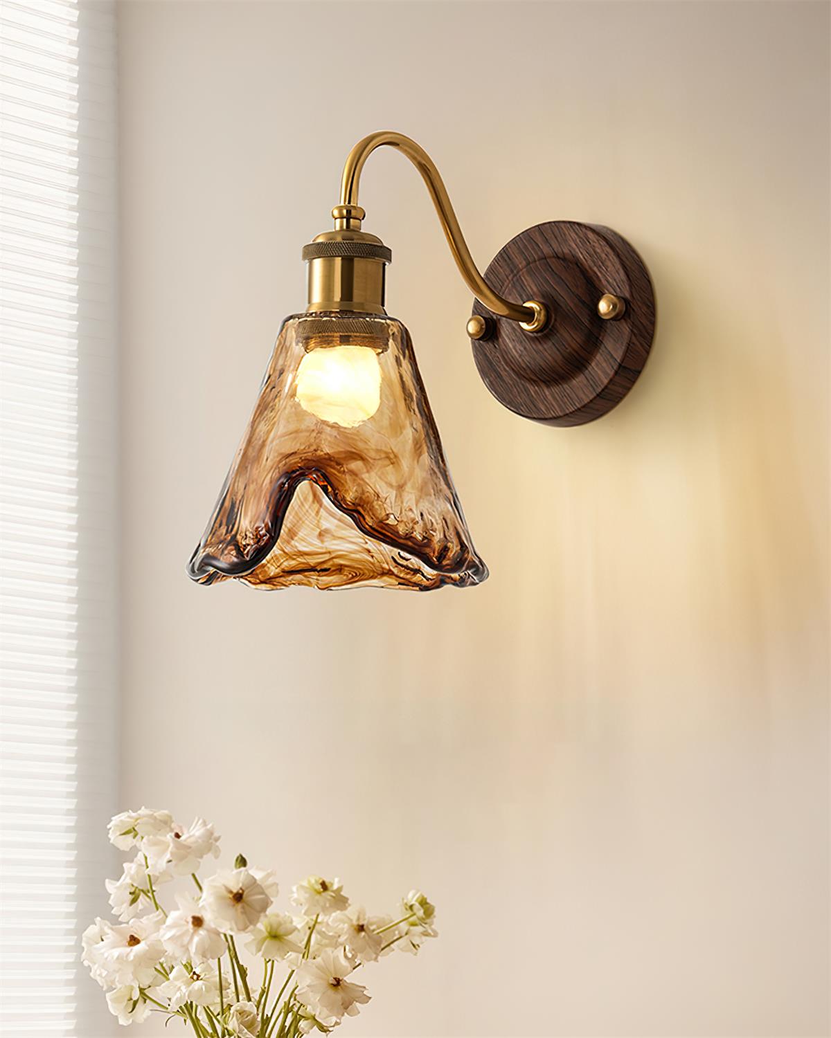 Nalia Wandleuchte Bernsteinfarbenes Glas Walnuss Gold Vintage
