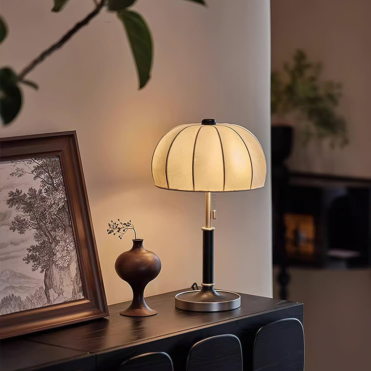 Nalemu Tischleuchte aus Holz und Stoff im Retro-Stil