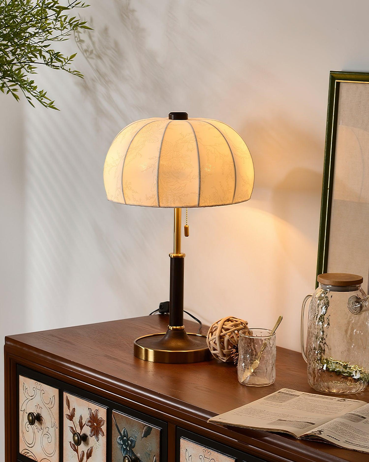Nalemu Tischleuchte aus Holz und Stoff im Retro-Stil