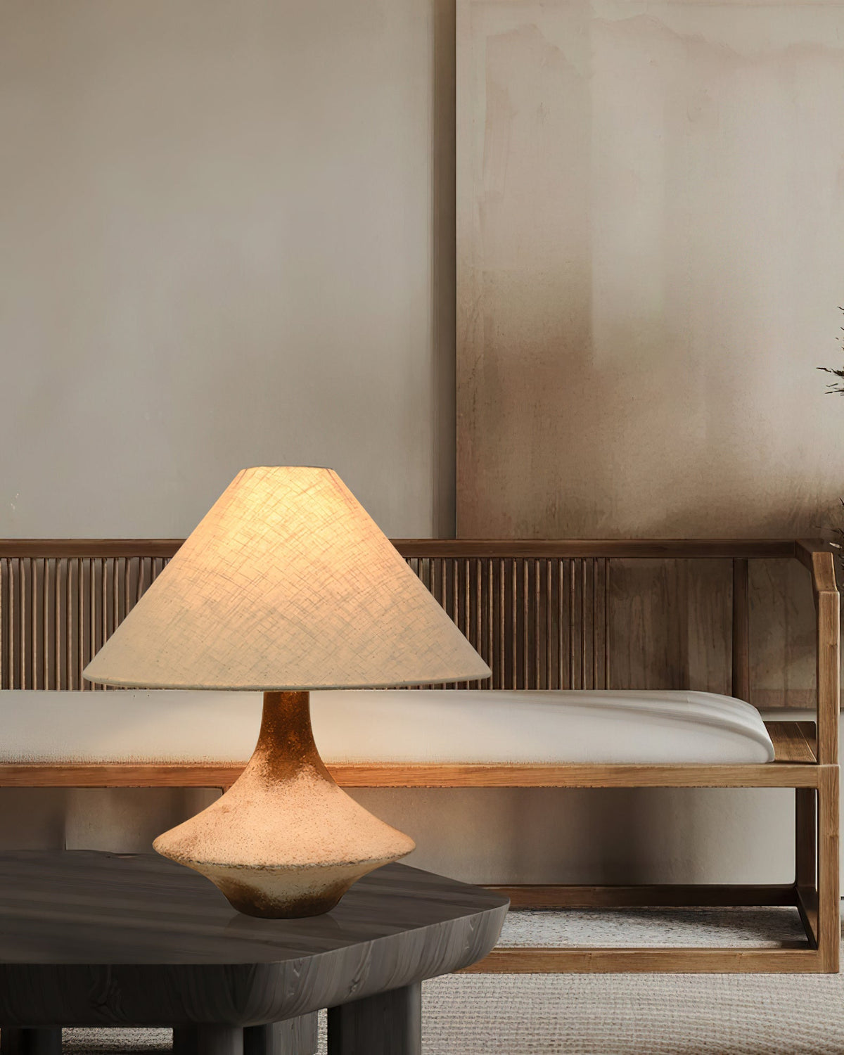Navoer Tischleuchte aus Stoff in künstlerischem Design, Beige