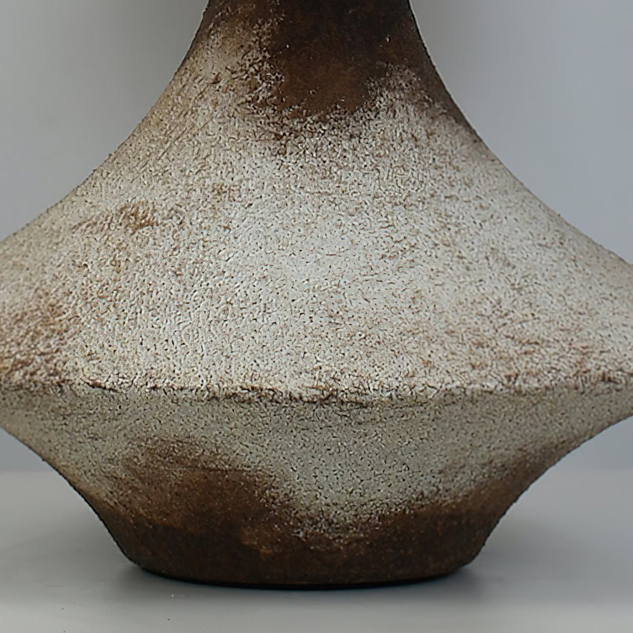 Navoer Tischleuchte aus Stoff in künstlerischem Design, Beige
