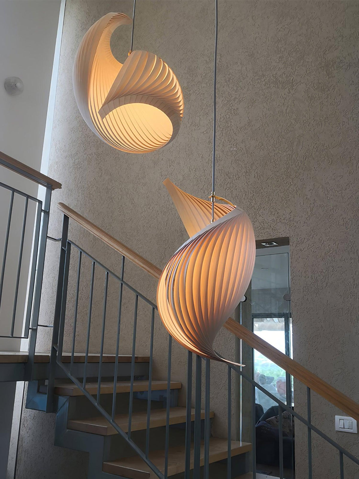 Loe zeitgenössische Luxus-Pendelleuchte aus Holz in Schalenform