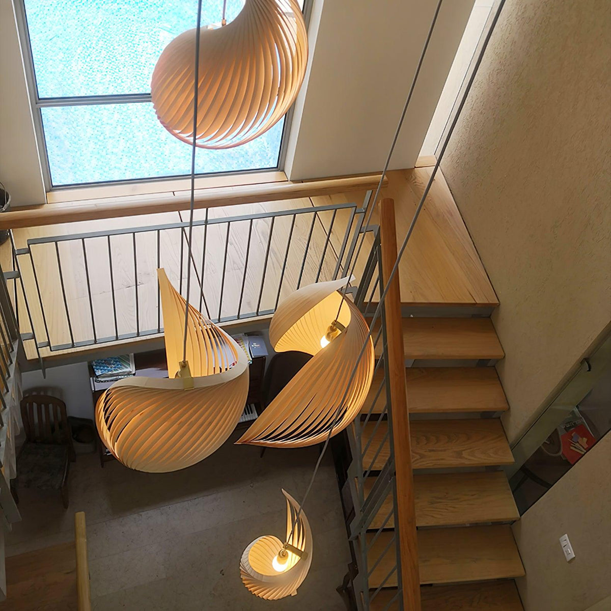 Loe zeitgenössische Luxus-Pendelleuchte aus Holz in Schalenform