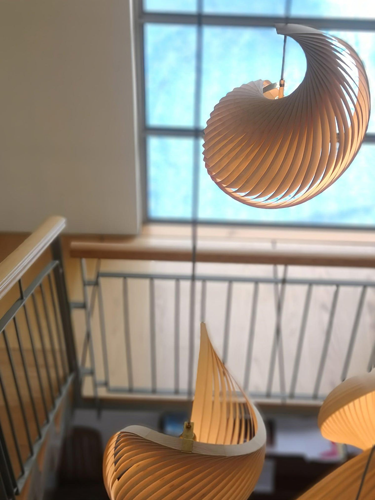 Loe zeitgenössische Luxus-Pendelleuchte aus Holz in Schalenform