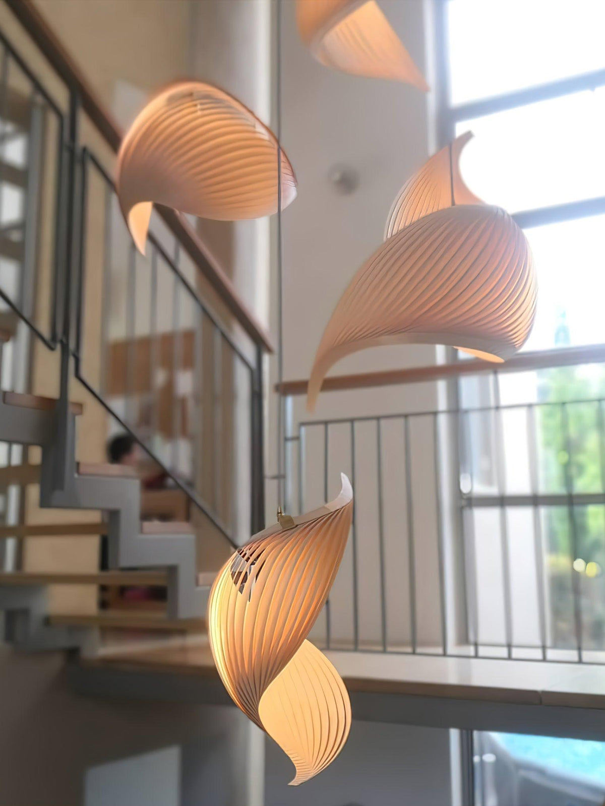 Loe zeitgenössische Luxus-Pendelleuchte aus Holz in Schalenform