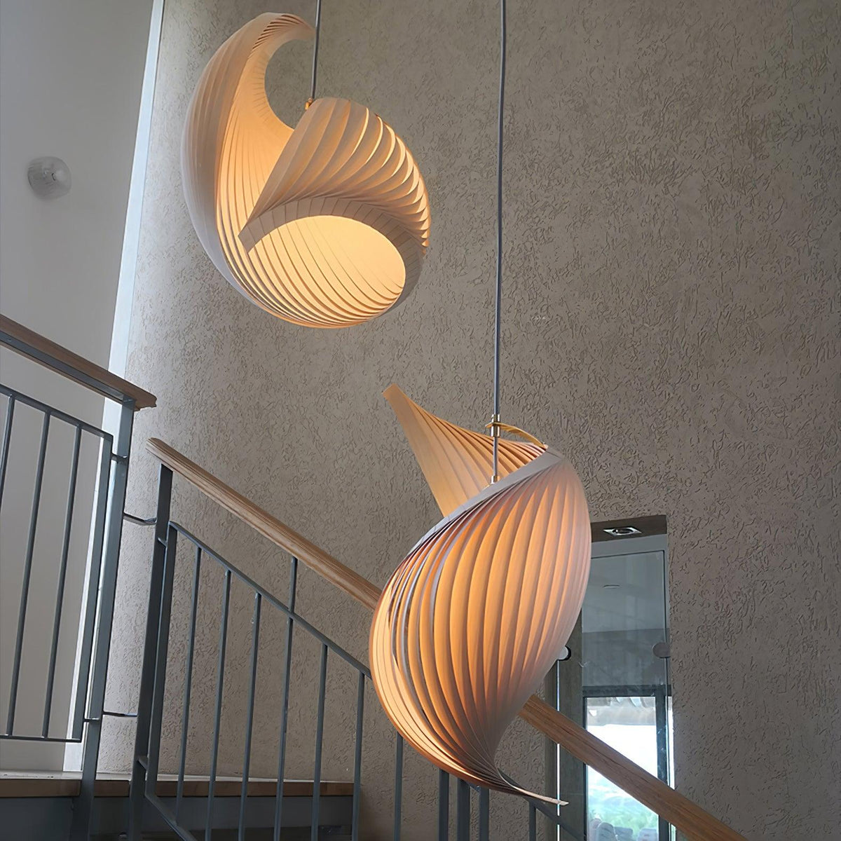 Loe zeitgenössische Luxus-Pendelleuchte aus Holz in Schalenform