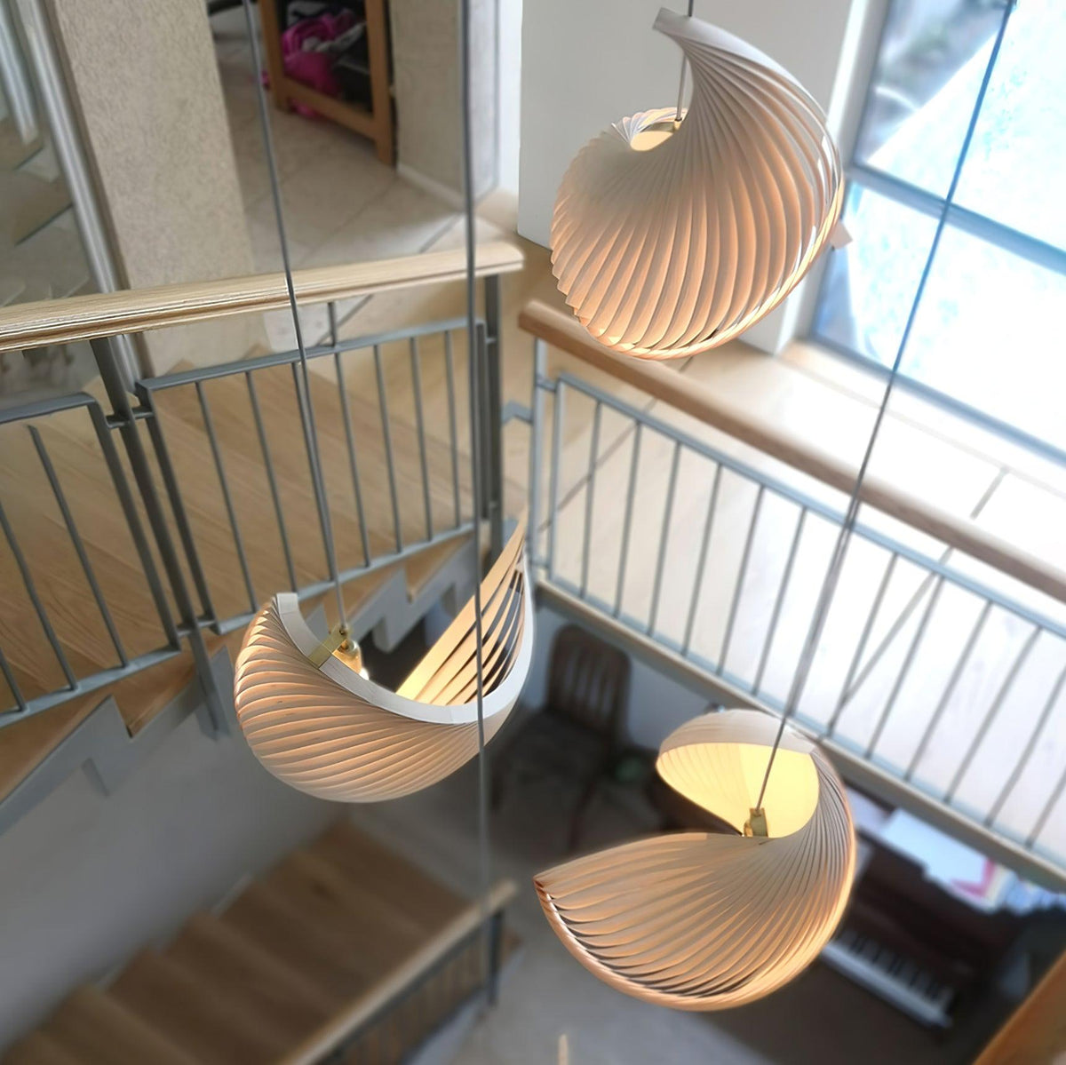 Loe zeitgenössische Luxus-Pendelleuchte aus Holz in Schalenform
