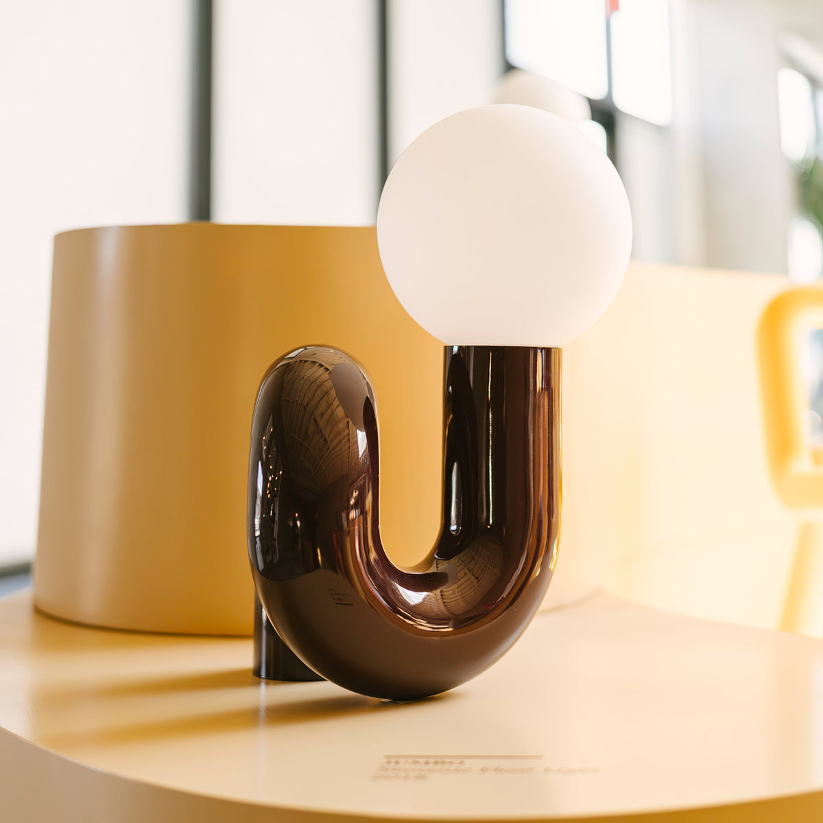 Soreeon Tischlampe Playful N-Form in Weiß
