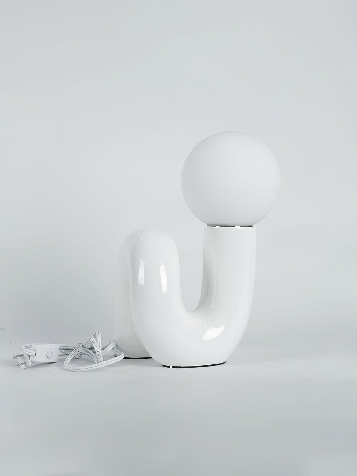 Soreeon Tischlampe Playful N-Form in Weiß