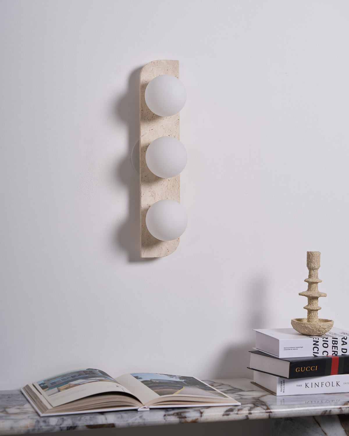 Serearia Minimalistische Wandleuchte aus Gelbem Travertin mit Stecker
