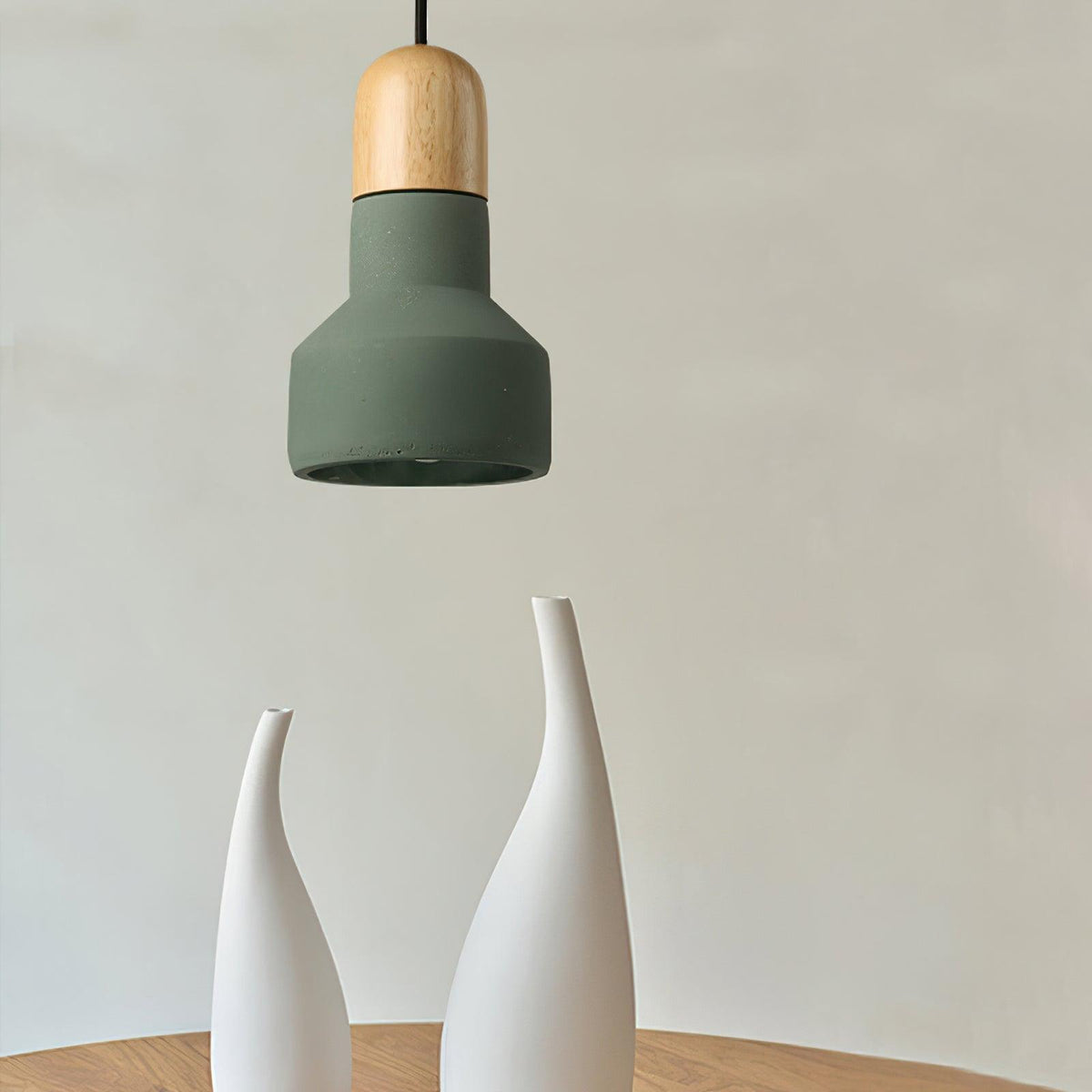 Trio Rustic Pendelleuchte aus Holz in Hellgrau
