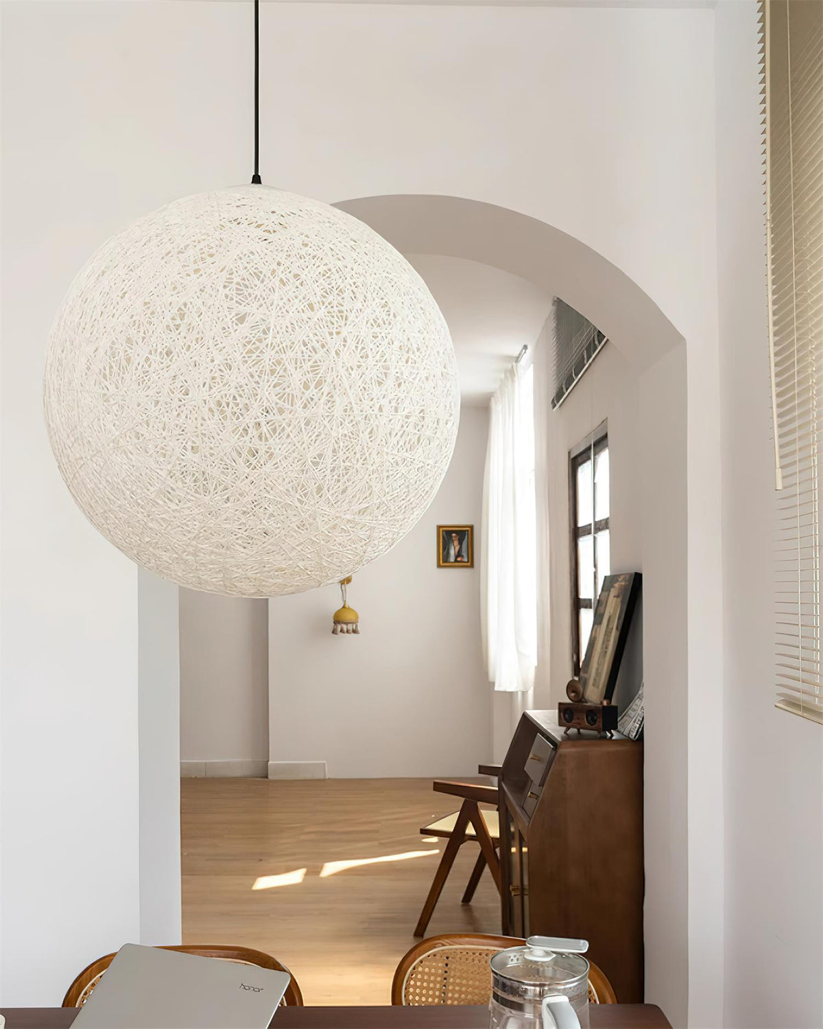 Cashae zeitgenössische minimalistische Pendelleuchte mit Kugelschirm