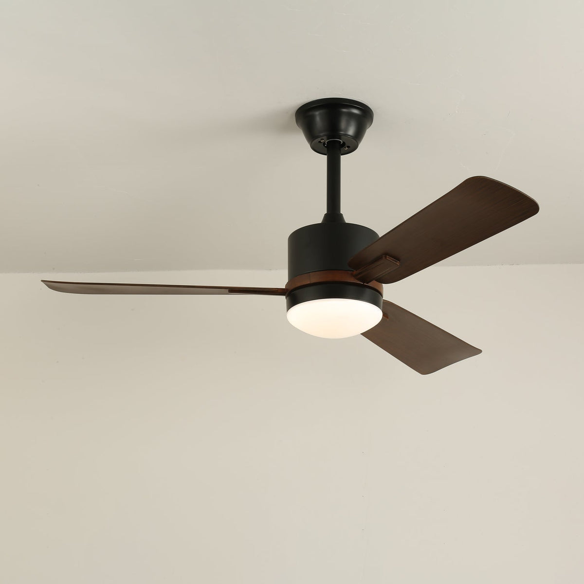 Zeyra Moderner Holz-Deckenventilator mit Beleuchtung