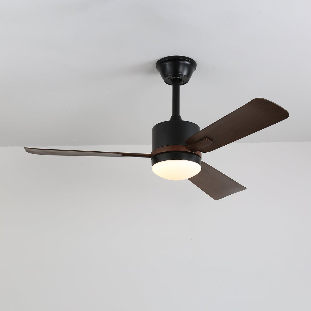 Zeyra Moderner Holz-Deckenventilator mit Beleuchtung