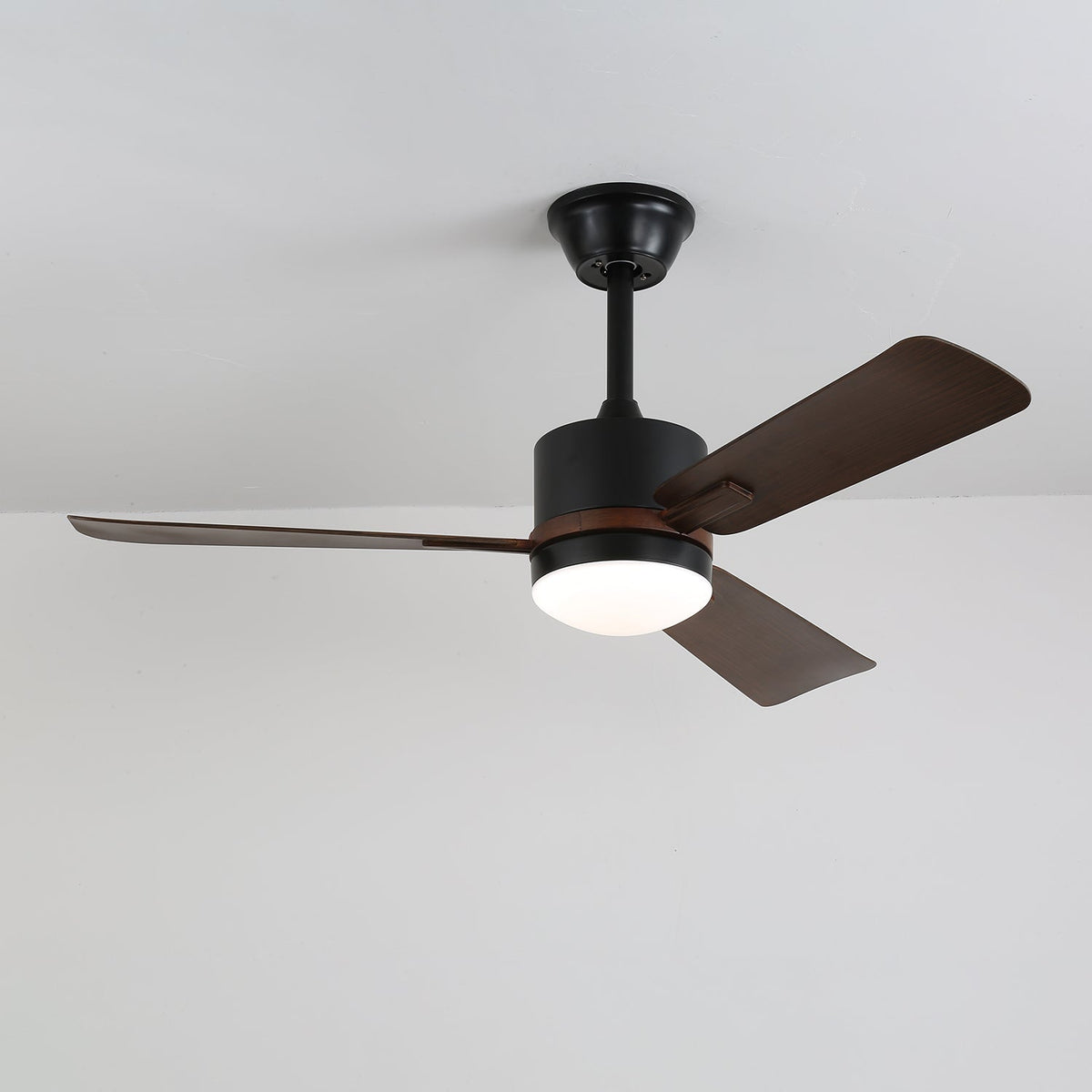 Zeyra Moderner Holz-Deckenventilator mit Beleuchtung