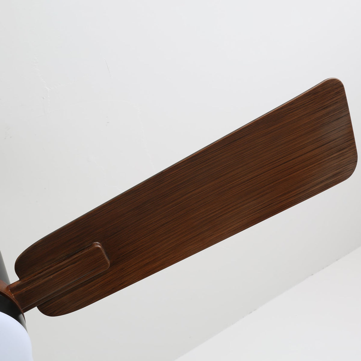 Zeyra Moderner Holz-Deckenventilator mit Beleuchtung