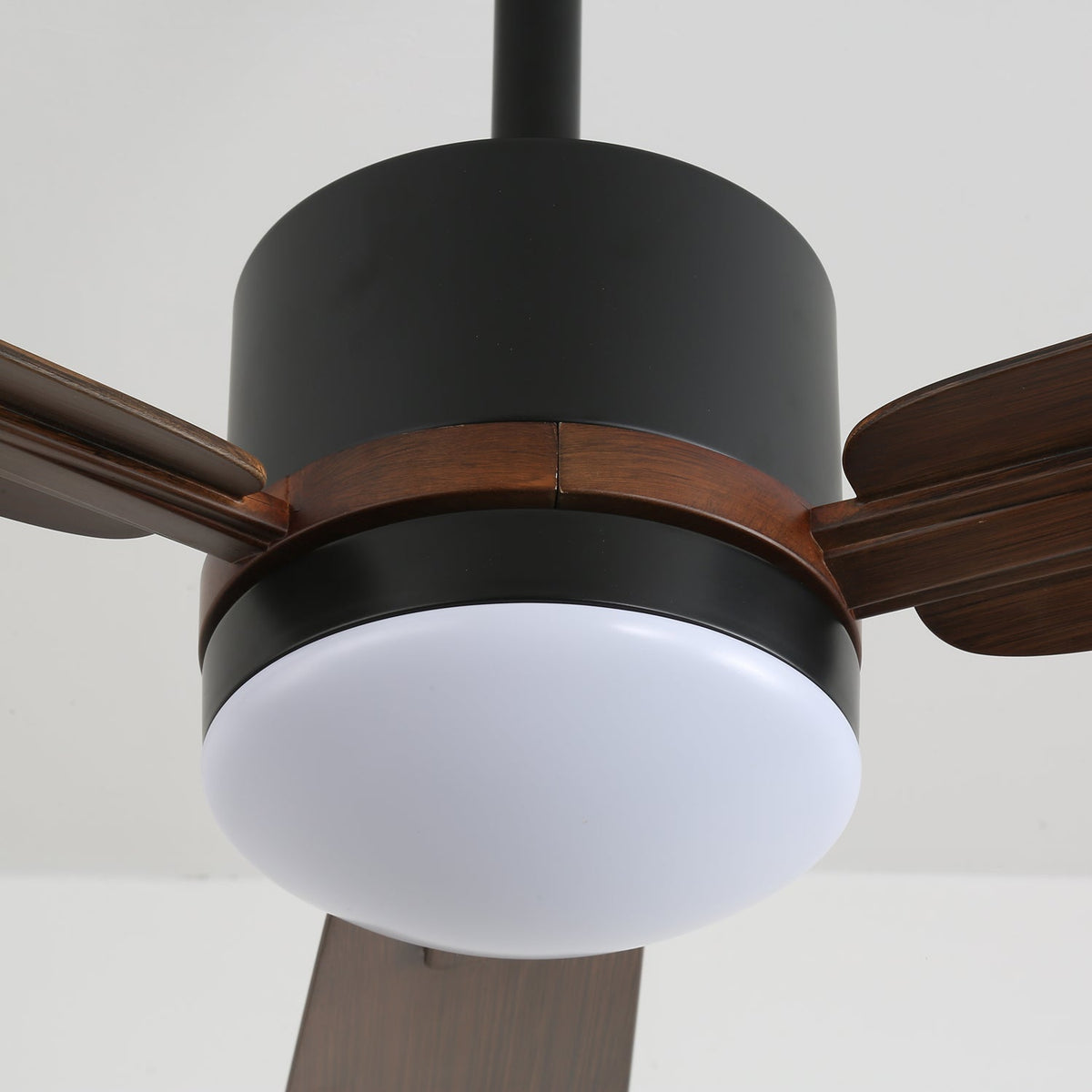Zeyra Moderner Holz-Deckenventilator mit Beleuchtung