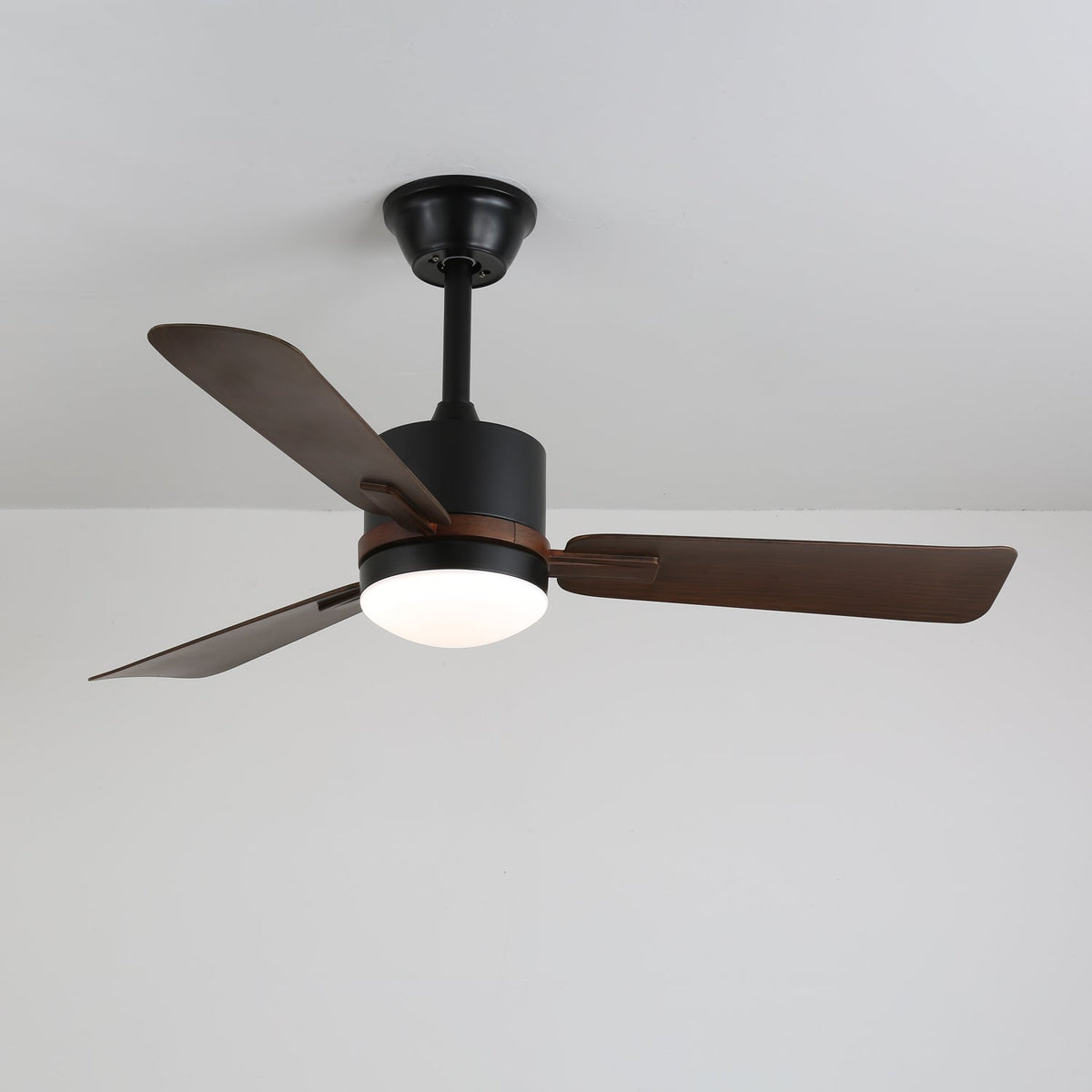 Zeyra Moderner Holz-Deckenventilator mit Beleuchtung