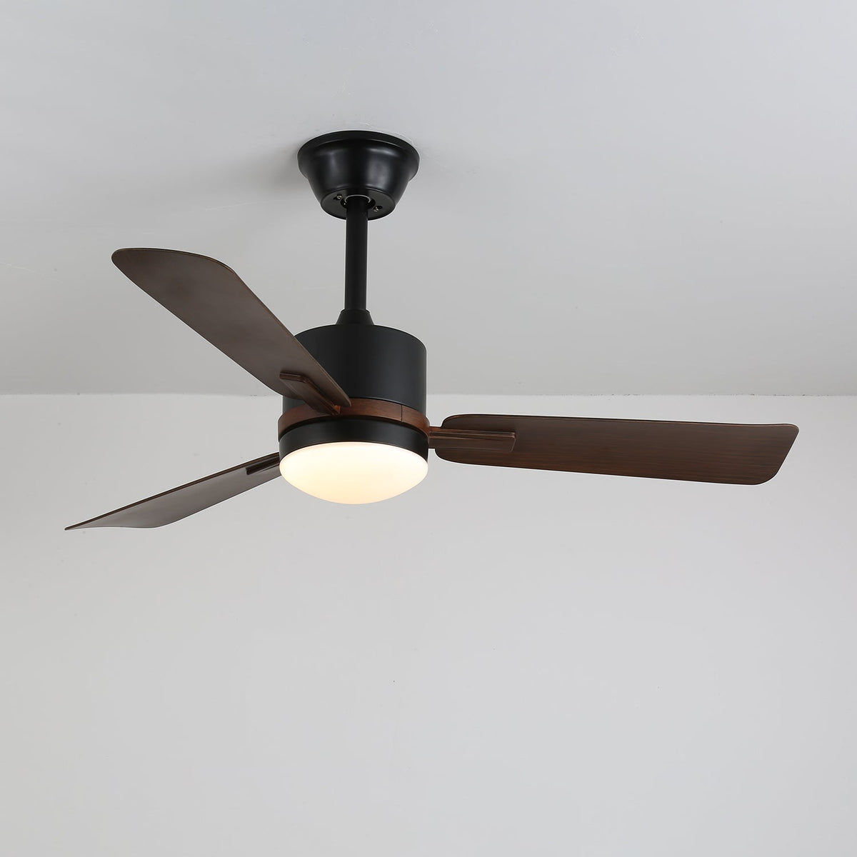Zeyra Moderner Holz-Deckenventilator mit Beleuchtung