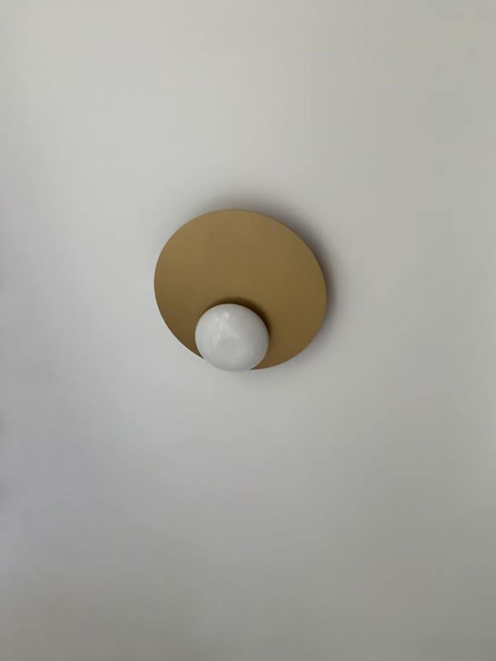 Ivsolion zeitgenössische minimalistische Wandleuchte aus Glas mit schräger Ausrichtung