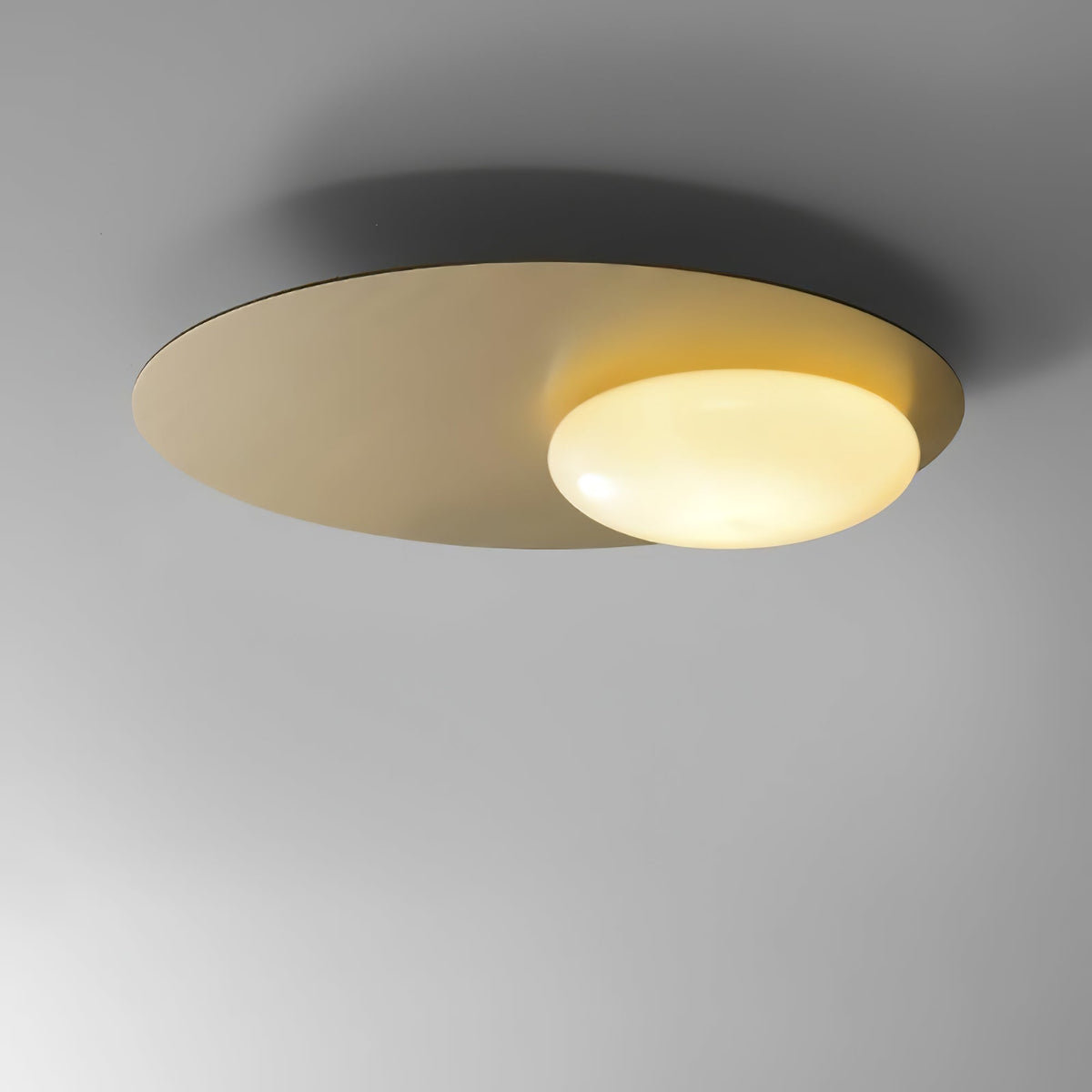 Ivsolion zeitgenössische minimalistische Wandleuchte aus Glas mit schräger Ausrichtung