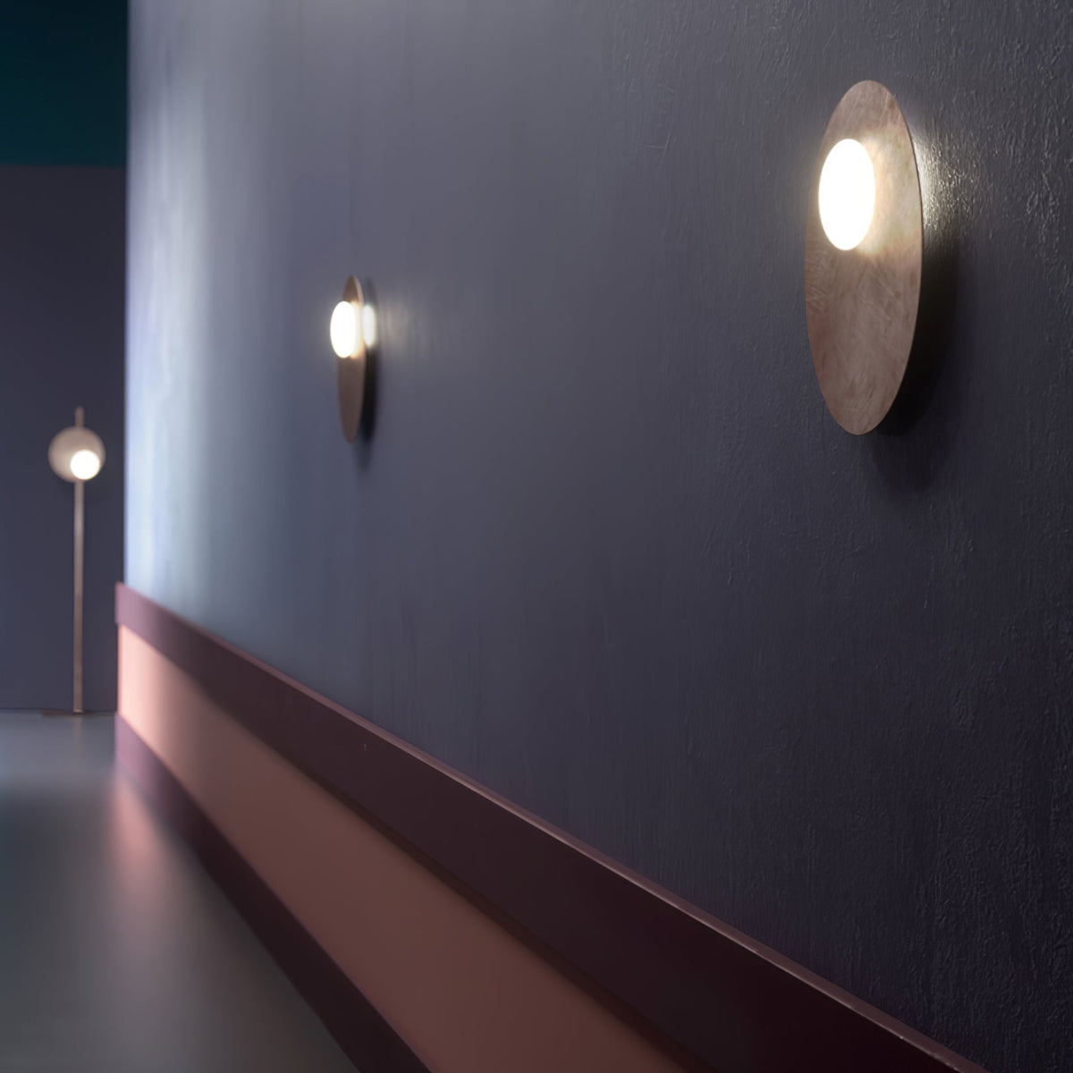 Ivsolion zeitgenössische minimalistische Wandleuchte aus Glas mit schräger Ausrichtung