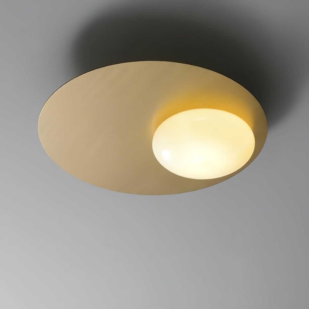 Ivsolion zeitgenössische minimalistische Wandleuchte aus Glas mit schräger Ausrichtung