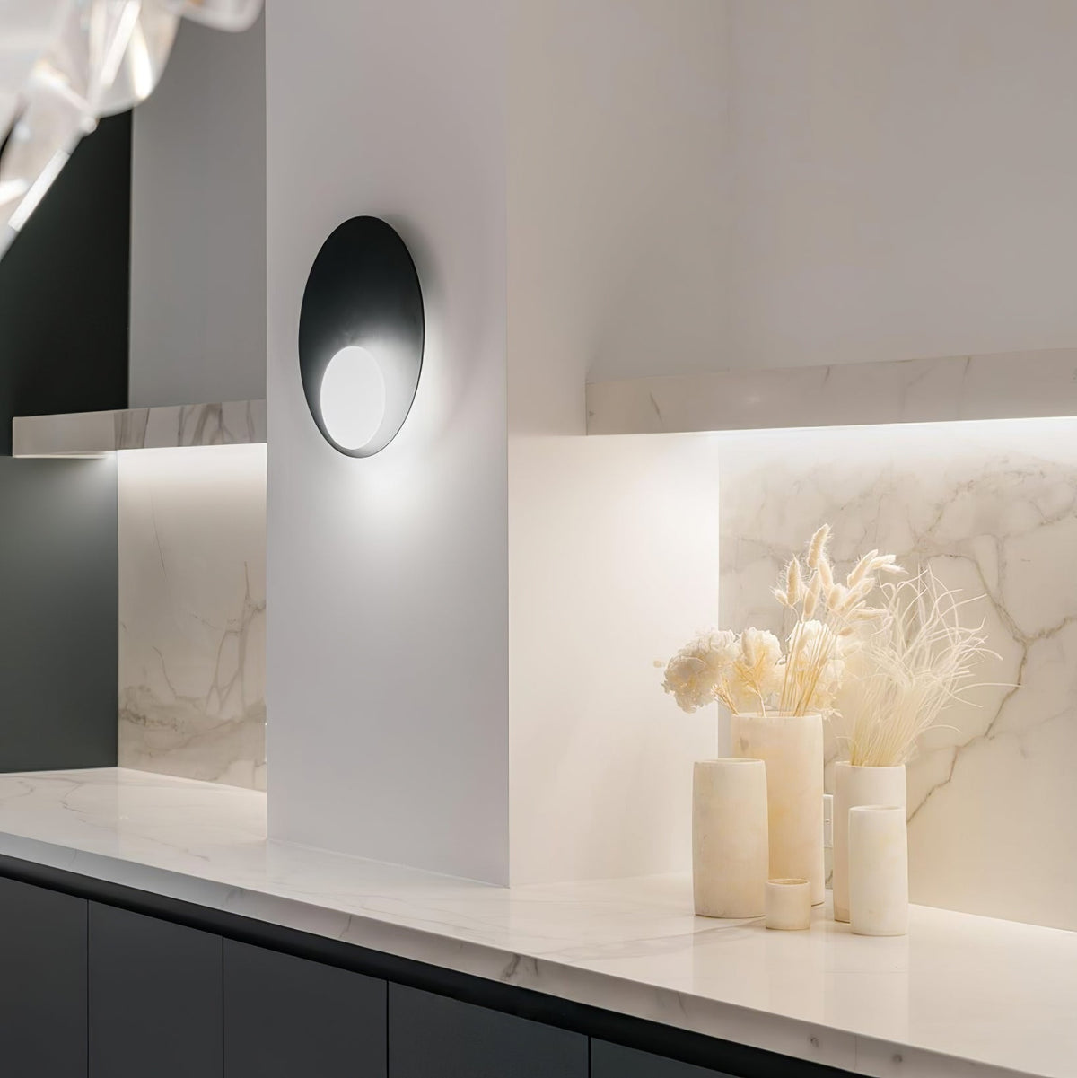 Ivsolion zeitgenössische minimalistische Wandleuchte aus Glas mit schräger Ausrichtung