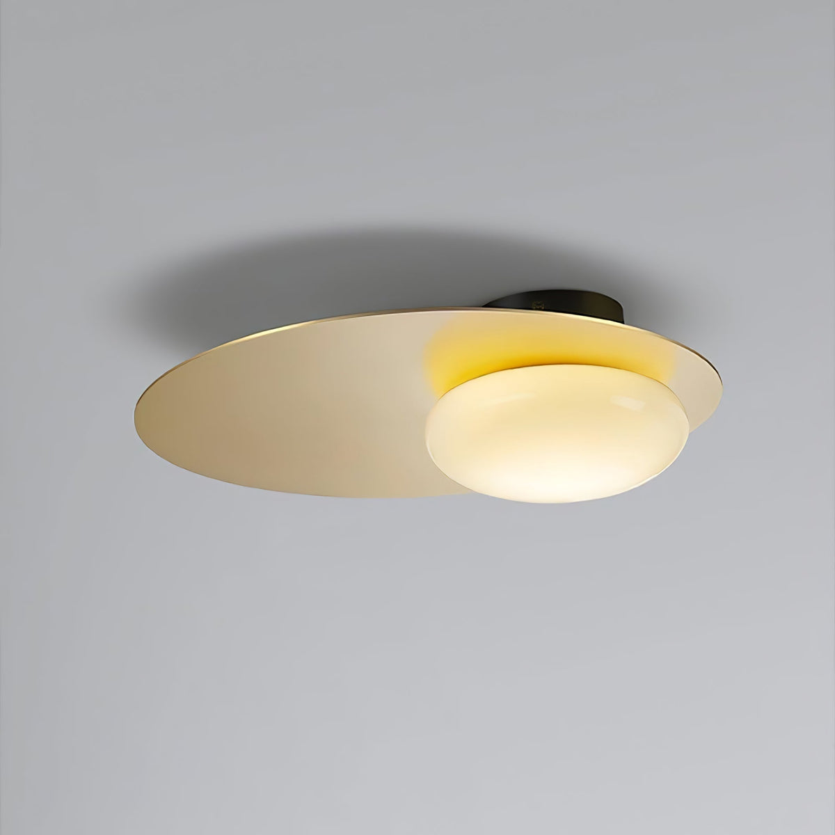 Ivsolion zeitgenössische minimalistische Wandleuchte aus Glas mit schräger Ausrichtung